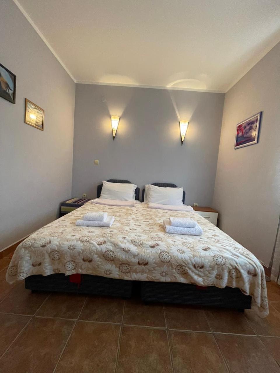 Apartments Villa-G Lustica Tivat Extérieur photo